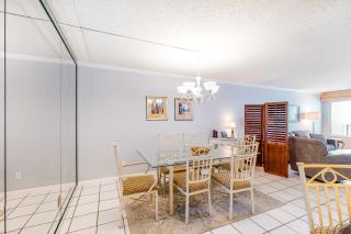 Great beachfront condo pool & tennis courts - quick drive to dining - 6