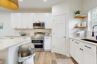 Gorgeous townhouse plenty of space family-friendly and close to everything - 1