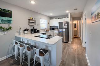 Gorgeous home with private pool outdoor space and close to beach - 5