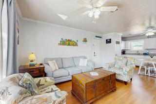Cozy sound side condo with shared pool Close to shopping and beach - 7