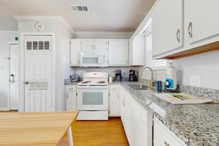 Cozy sound side condo with shared pool Close to shopping and beach - 3