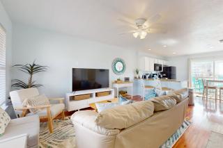 Cozy coastal condo dog friendly gulf view and close to beach access - 0