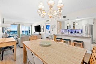 Amazing beachfront condo with Gulf views pool & beach service - 4