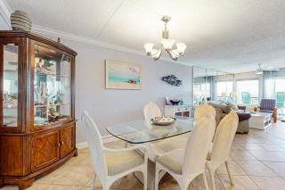 Beachfront condo with beach setup- close to everything - 3