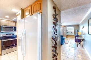 Seventh-floor oceanfront condo with pool access ocean view & central AC - 2