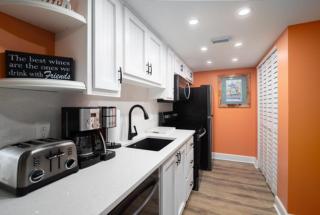 Seventh-floor waterfront condo with views pool tennis & beach access - 4