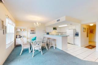 Bright Gulf-front condo with central AC washer&dryer pool access and ocean view - 5