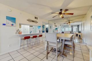 Waterfront condo with easy beach access central AC & pool - 5