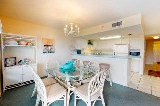 Bright Gulf-front condo with central AC washer&dryer pool access and ocean view - 6
