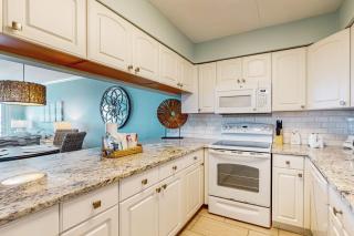 6th-floor cozy beachfront condo with views - quick walk to dining - 4