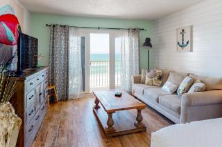 Modern oceanfront studio with pool access central AC and beach service - 0