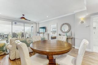 Water-view condo with pool hot tub & pickleball - 5