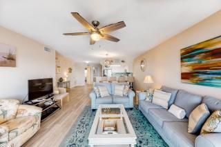 Fourth floor oceanfront condo with pool access washer&dryer and central AC - 5