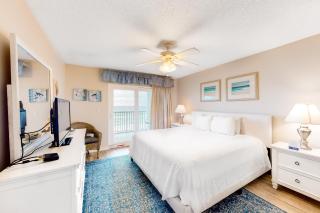 Fourth floor oceanfront condo with pool access washer&dryer and central AC - 1