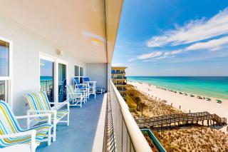 Oceanfront condo with washer&dryer pool access ocean view and central AC - 0