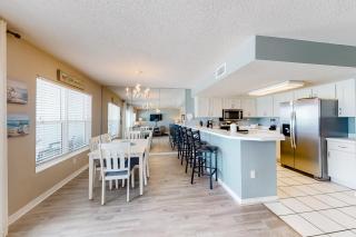 Oceanfront condo with washer&dryer pool access ocean view and central AC - 4
