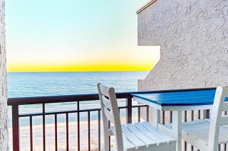 7th-floor bright open condo with Gulf-front views - close to everything - 9