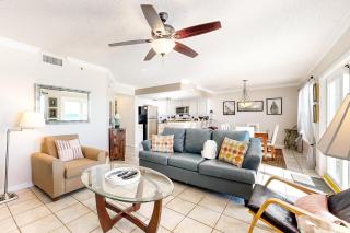 Seventh floor condo with ocean view washer&dryer and pool - walk to dining - 3