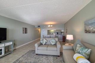 Gulf view condo with private balcony close to beaches and more - 6