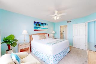 Fourth-floor spacious beachfront condo with views - close to entertainment - 2