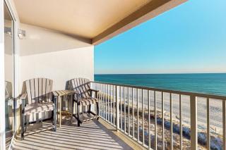 Oceanfront 7th-floor condo with balcony pool hot tub AC & washer&dryer - 9