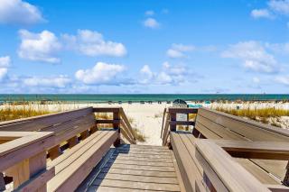 Beautiful beachfront condo with million-dollar views shared pool beach access - 6
