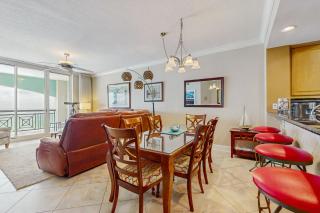 Roomy beachfront condo with full kitchen shared pool and beach access - 5