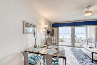 Stunning 1st-floor condo with Gulf view grill pools & beach access - 1