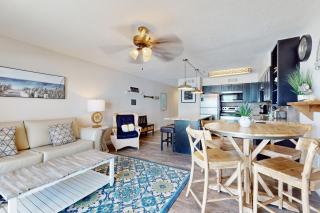 Upgraded Gulf Beachfront Condo with WiFi Shared Pool & Seasonal Beach Service - 5