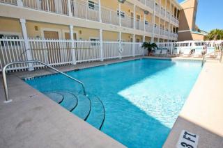 Gulf-front condo with complimentary beach equipment - near shops & dining - 7
