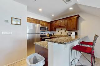 Wonderful condo with Gulf view grill pools & beach access - 2