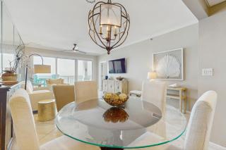 Open-concept beachfront home with balcony lagoon pool beach access pickleball - 4