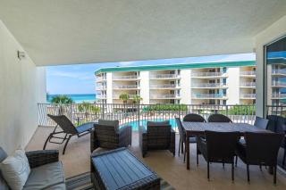 Lovely waterfront condo with balcony pool hot tub & pickleball - 2