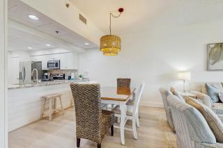 Beach haven with patio lagoon pool hot tub & pickleball - walk to beach - 4