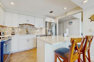 Gulf front condo with beach access pool hot tub tennis & pickleball - 1