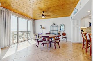Gulf front condo with beach access pool hot tub tennis & pickleball - 4