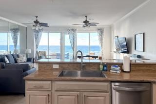 Gorgeous Gulf front townhome Gas grill and beach access - 3