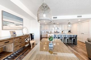 Spacious gulf-front condo with resort amenities - near restaurants - 3