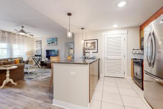 Spacious condo with bay views renovated pool hot tub & beach access - 2