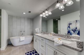 Luxurious first-floor condo with hot tub heated outdoor pool - near entertainment - 2