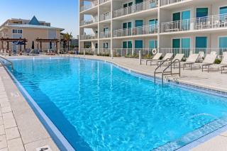 Luxurious first-floor condo with hot tub heated outdoor pool - near entertainment - 9