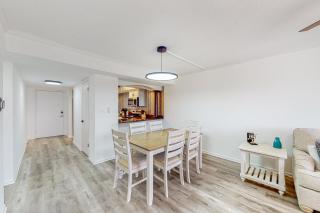 Beachfront condo with two pools sauna & tennis court access - scenic balcony - 7