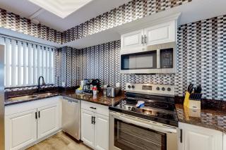 Beachfront condo with two pools sauna & tennis court access - scenic balcony - 2