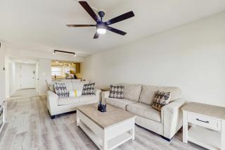 Cozy coastal escape condo with shared pool Beach access Gym and Sauna - 6