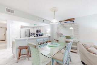 Charming Beachfront Condo Perfectly Located Near Entertainment - 5