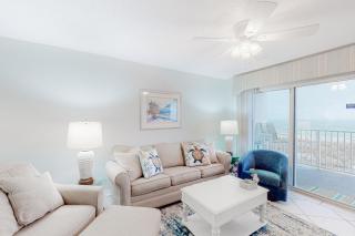 Charming Beachfront Condo Perfectly Located Near Entertainment - 8