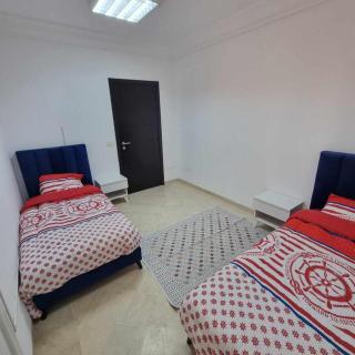 Spacious Apartment Ennasr 2-BR - 4