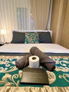 Casa Haraya Urban Stays - Walking Distance to NAIA Terminal 3 Newport City Condo with 500mbps WIFI and free Netflix access - 4