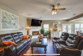 531 Massive lakefront home with HOT TUB - 6