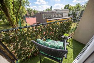 Functional Studio with Balcony in Warsaw Old Town by Noclegi Renters - 5
